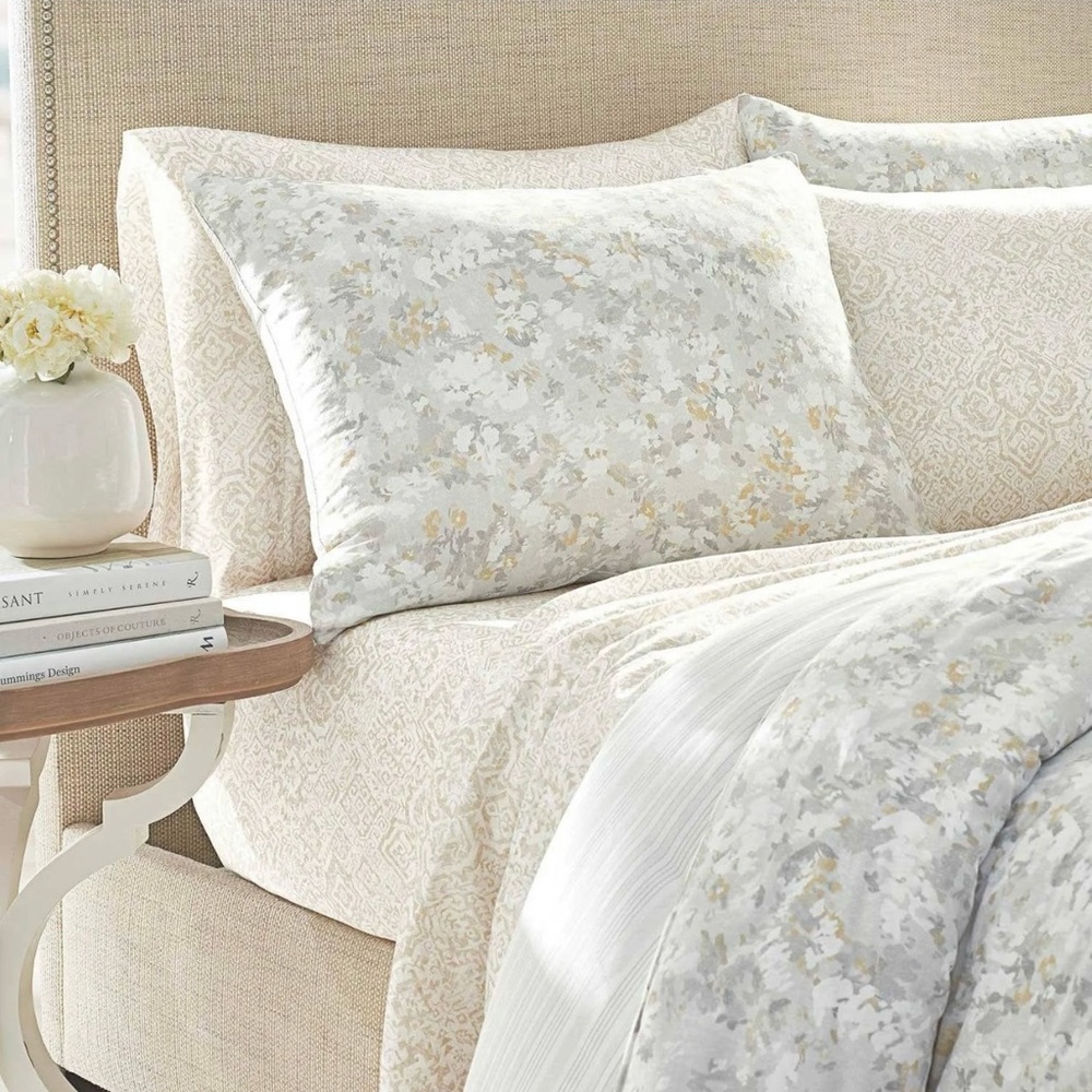 Martha Stewart 3 piece comforter set.